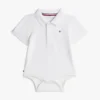 Babys-Polo-Strampler und Geschenktüte