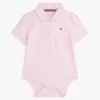Babys-Polo-Strampler und Geschenktüte