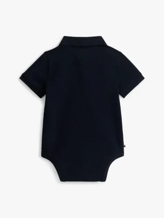Babys-Polo-Strampler und Geschenktüte