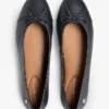 Ballet-Ballerinas aus glattem Leder Ballet-Ballerinas aus glattem Leder