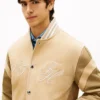 Bestickte Varsity-Jacke aus Wildleder Bestickte Varsity-Jacke aus Wildleder