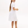 Besticktes Kinder-Hemdkleid mit Lochstickerei