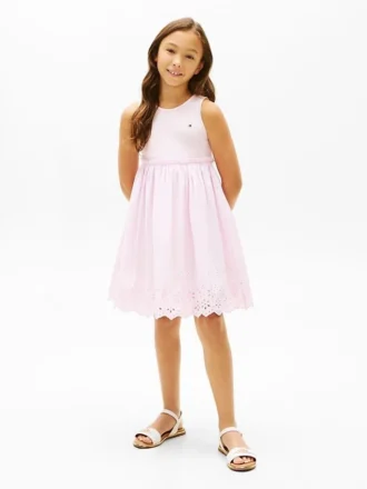 Besticktes Kombikleid mit Lochstickerei für Kinder Besticktes Kombikleid mit Lochstickerei für Kinder