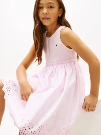 Besticktes Kombikleid mit Lochstickerei für Kinder Besticktes Kombikleid mit Lochstickerei für Kinder