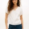 Besticktes Shirt mit V-Ausschnitt und Lochstickerei Besticktes Shirt mit V-Ausschnitt und Lochstickerei