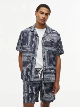 Camp-Hemd mit klassischer Passform und Bandana-Patchwork