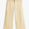 Chino mit Gürtel und weitem Bein Chino mit Gürtel und weitem Bein