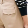 Chino mit Plissee aus Twill