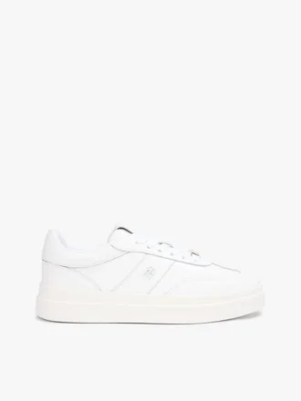 Court-Sneaker aus genarbtem Leder