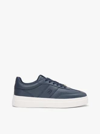 Court-Sneaker aus genarbtem Leder Court-Sneaker aus genarbtem Leder