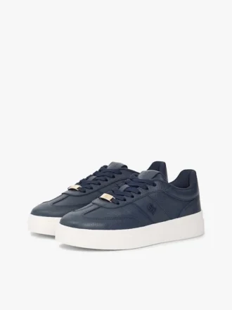 Court-Sneaker aus genarbtem Leder Court-Sneaker aus genarbtem Leder