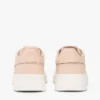 Court-Sneaker aus genarbtem Leder Court-Sneaker aus genarbtem Leder