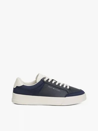 Court-Sneaker mit tonalem Logo
