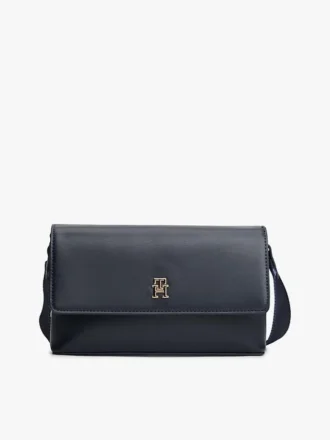Crossbody-Tasche mit Klappe und genarter Oberfläche Crossbody-Tasche mit Klappe und genarter Oberfläche