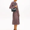 Crossbody-Tasche mit Klappe und genarter Oberfläche Crossbody-Tasche mit Klappe und genarter Oberfläche