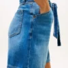 Denim-Shorts mit Gürtel und hoher Taille