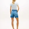 Denim-Shorts mit Gürtel und hoher Taille