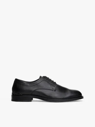 Derby-Schuh aus Leder mit Einsätzen Derby-Schuh aus Leder mit Einsätzen