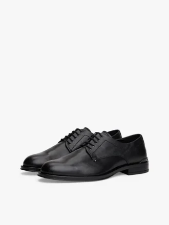 Derby-Schuh aus Leder mit Einsätzen Derby-Schuh aus Leder mit Einsätzen