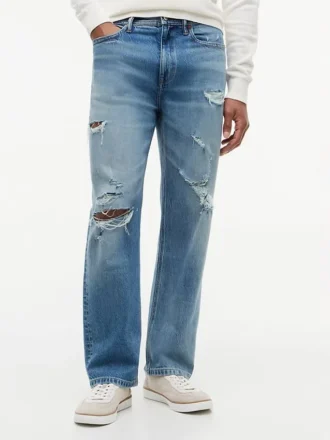 Distressed Loose Jeans