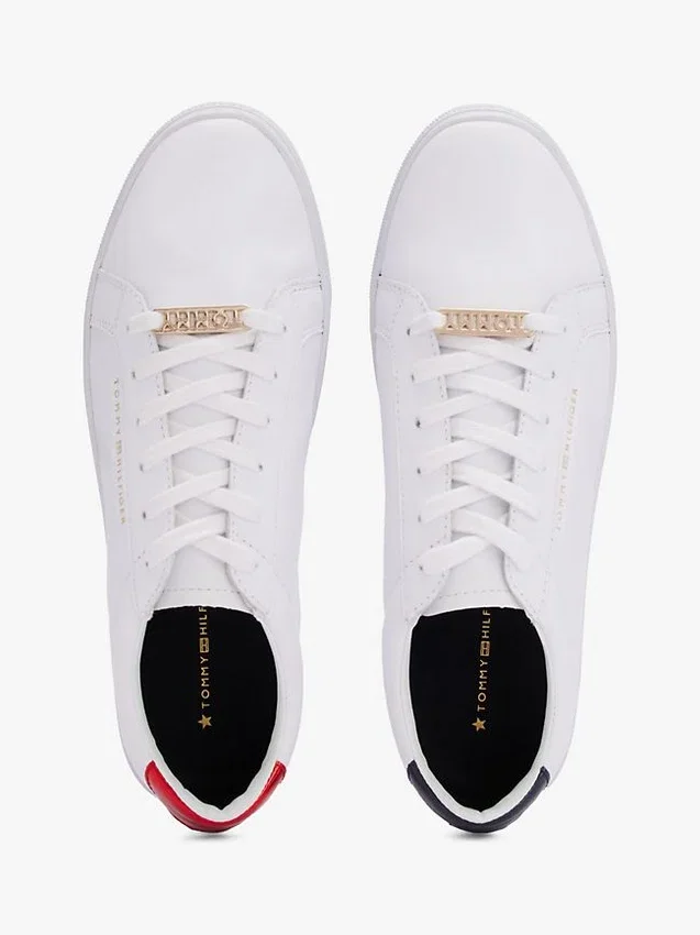 Einfarbiger Ledersneaker Einfarbiger Ledersneaker