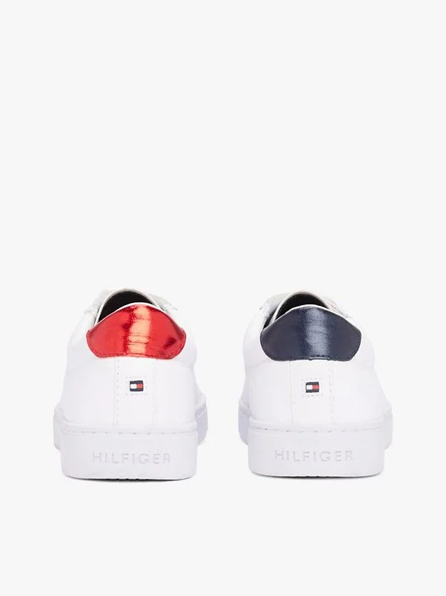 Einfarbiger Ledersneaker Einfarbiger Ledersneaker