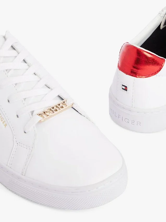 Einfarbiger Ledersneaker Einfarbiger Ledersneaker