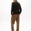 Einfarbiger Pullover mit V-Ausschnitt und Logo Einfarbiger Pullover mit V-Ausschnitt und Logo
