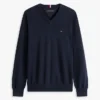 Einfarbiger Pullover mit V-Ausschnitt und Logo Einfarbiger Pullover mit V-Ausschnitt und Logo