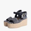 Espadrille mit Keilabsatz und bretonischen Streifen Espadrille mit Keilabsatz und bretonischen Streifen