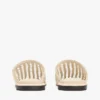 Flache Pantolette mit offenem Gewebe