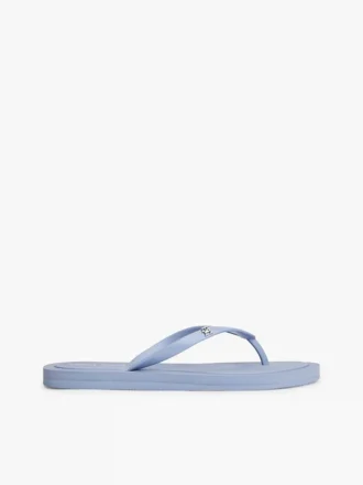 Flip-Flops mit Monogramm-Metallbeschlägen