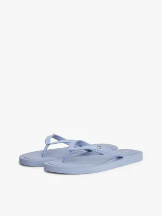 Flip-Flops mit Monogramm-Metallbeschlägen