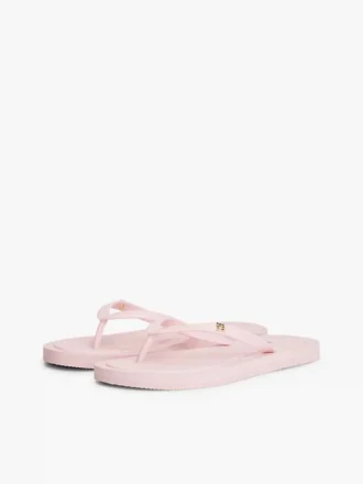 Flip-Flops mit Monogramm-Metallbeschlägen