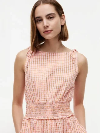 Gerafftes Gingham-Seersucker-Midi-Kleid Gerafftes Gingham-Seersucker-Midi-Kleid