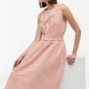 Gerafftes Gingham-Seersucker-Midi-Kleid Gerafftes Gingham-Seersucker-Midi-Kleid