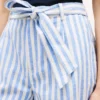 Gestreifte Shorts aus Leinenmischung mit Gürtel Gestreifte Shorts aus Leinenmischung mit Gürtel
