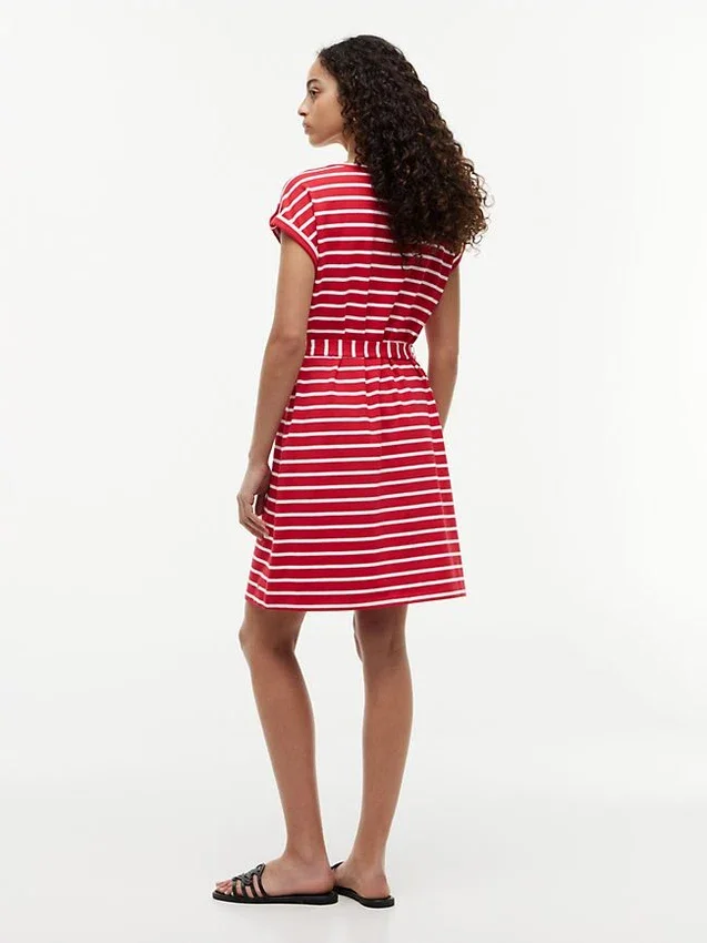 Gestreiftes Stretch-Baumwollkleid mit Gürtel Gestreiftes Stretch-Baumwollkleid mit Gürtel