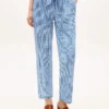Gingham-Seersucker-Hose mit Gürtel und konischem Schnitt