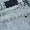 Hoch taillierte, konisch zulaufende Jeans Hoch taillierte, konisch zulaufende Jeans