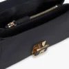 Jacquard-Umhängetasche mit Monogramm-Verschluss Jacquard-Umhängetasche mit Monogramm-Verschluss