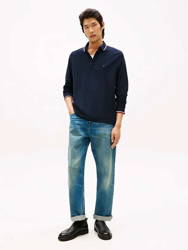Jeans mit Schnallenverschluss Jeans mit Schnallenverschluss