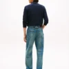 Jeans mit Schnallenverschluss Jeans mit Schnallenverschluss