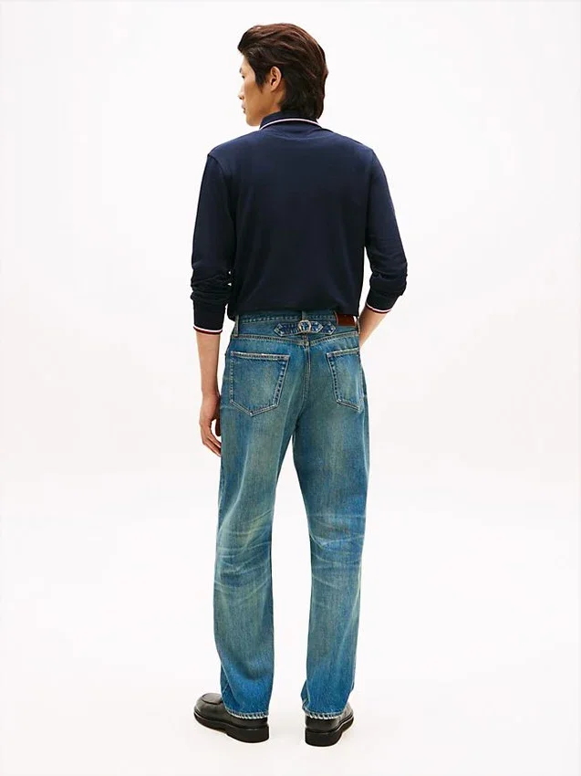 Jeans mit Schnallenverschluss Jeans mit Schnallenverschluss