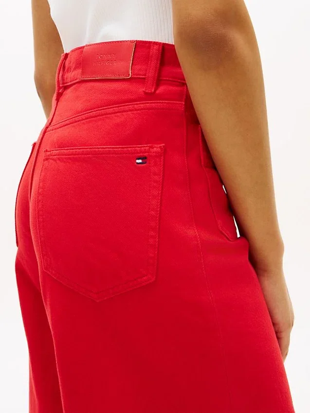Jeans mit unversäubertem Saum, hoher Taille und weitem Bein Jeans mit unversäubertem Saum, hoher Taille und weitem Bein