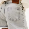 Jeansshorts für Kinder mit unversäubertem Saum Jeansshorts für Kinder mit unversäubertem Saum