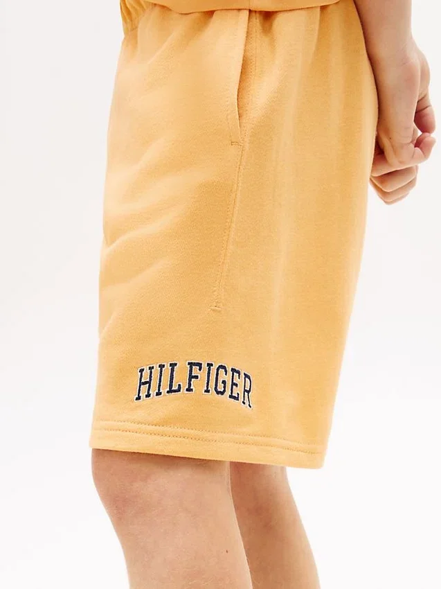 Kinder-Sweatshorts mit breitem Bein und Hilfiger-Logo Kinder-Sweatshorts mit breitem Bein und Hilfiger-Logo