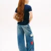 Kinder-T-Shirt mit gewelltem Flaggenlogo Kinder-T-Shirt mit gewelltem Flaggenlogo