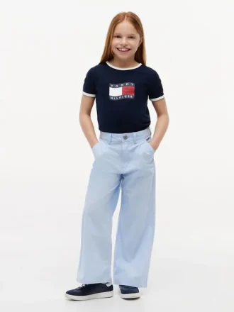 Kinderhose mit hoher Taille und weitem Bein Kinderhose mit hoher Taille und weitem Bein