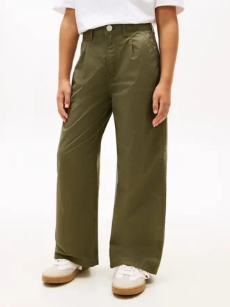 Kinderhose mit hoher Taille und weitem Bein Kinderhose mit hoher Taille und weitem Bein